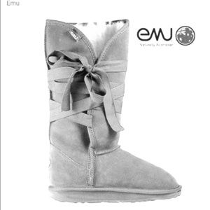 Women’s Emu size 7 CHOCOLATE BROWN tie up boots